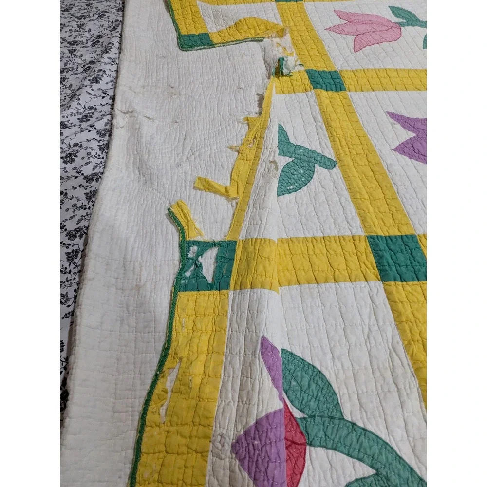 Vintage Tulip Applique Quilt Hand Quilted Cottage Farmhouse Bed Cover 82x60